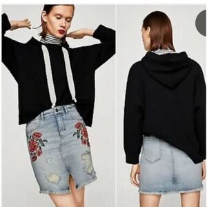NWT ZARA BASIC Z1975 DENIM Size Small distressed jean mini skirt with red floral